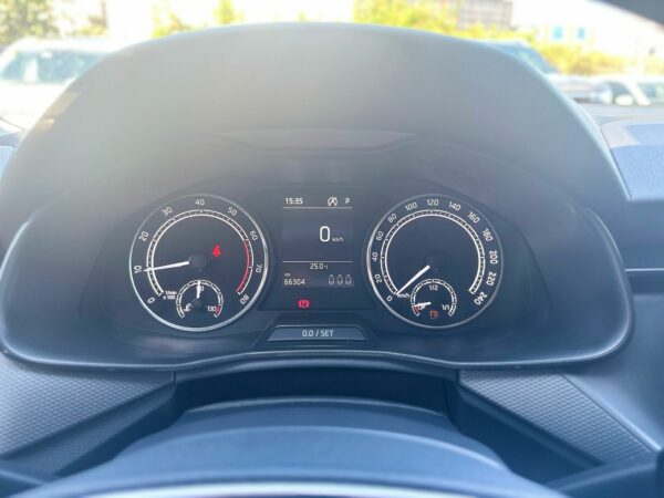 EREL 2.EL'DEN 2022 SKODA KAMIQ 1.0 TSI 110 PS ELİTE BOYASIZ