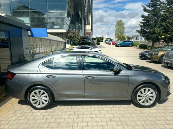 2024 SKODA OCTAVİA 1.5 MHEV 150 PS BOYASIZ