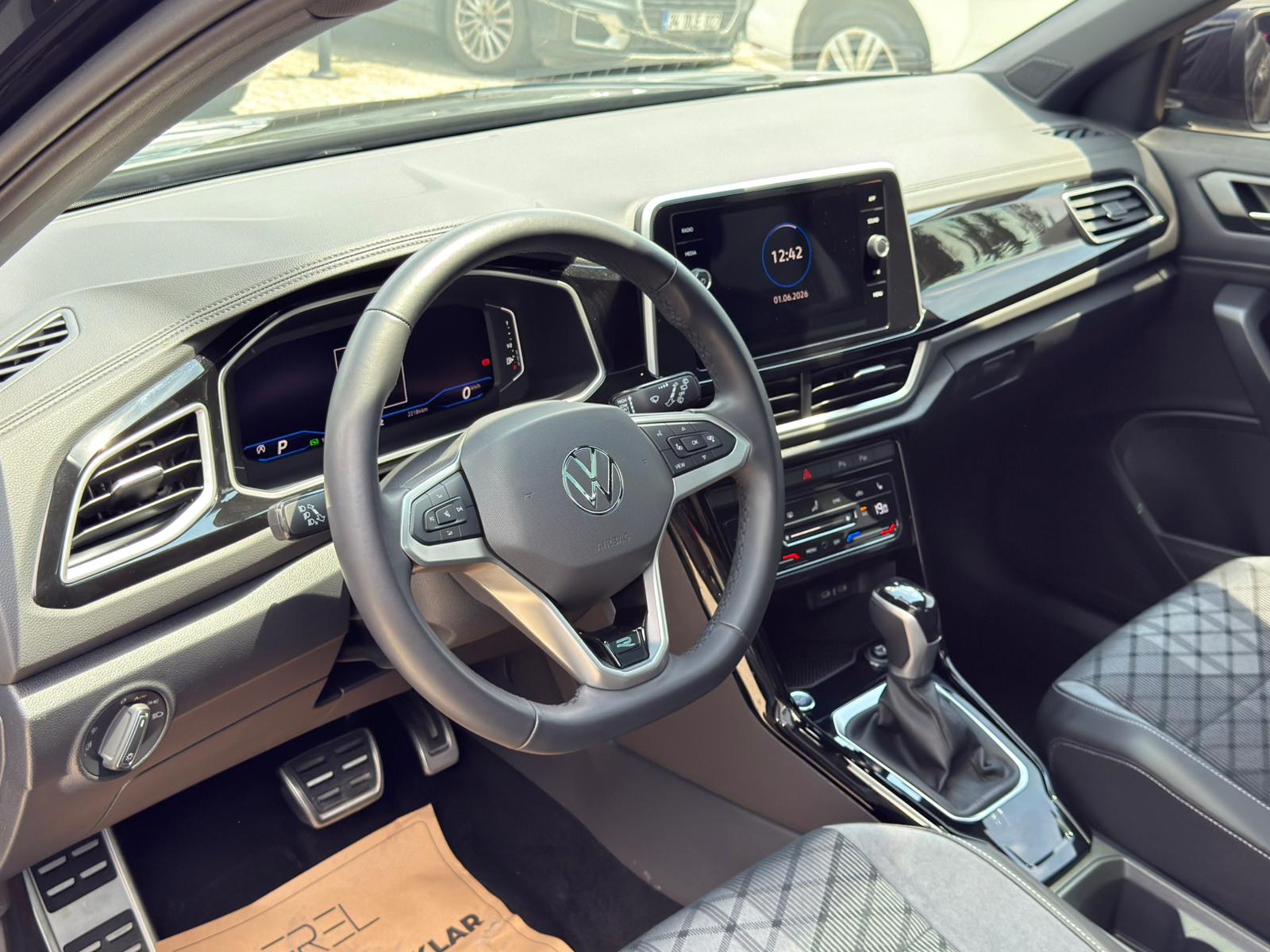 EREL2.EL'DEN 2023 VW TROC 1.5 TSI 150 PS RLİNE BOYASIZ
