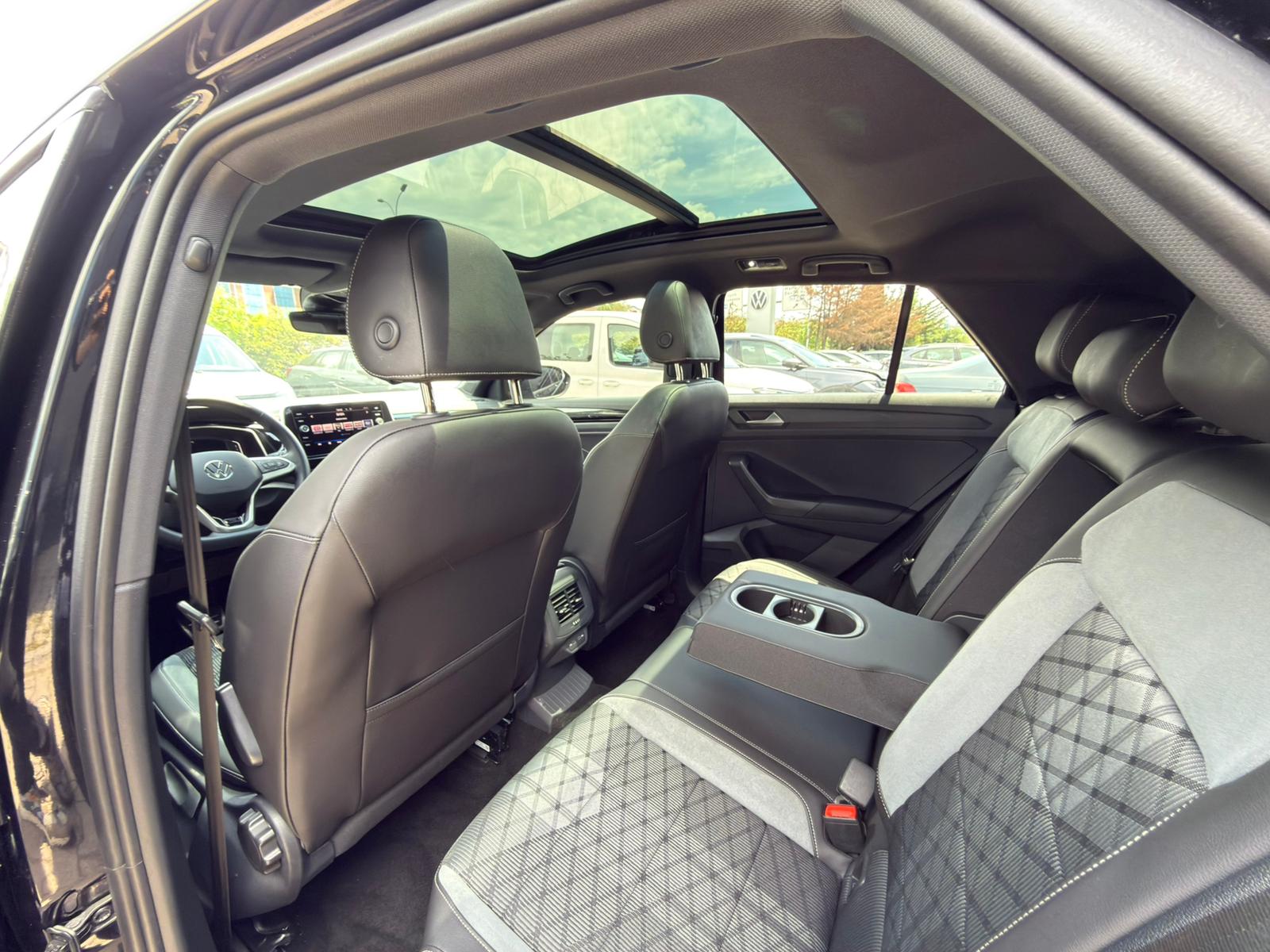 EREL2.EL'DEN 2023 VW TROC 1.5 TSI 150 PS RLİNE BOYASIZ