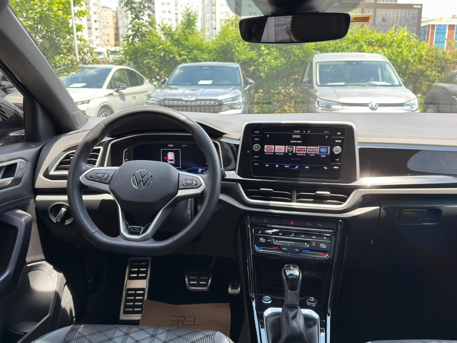 EREL2.EL'DEN 2023 VW TROC 1.5 TSI 150 PS RLİNE BOYASIZ