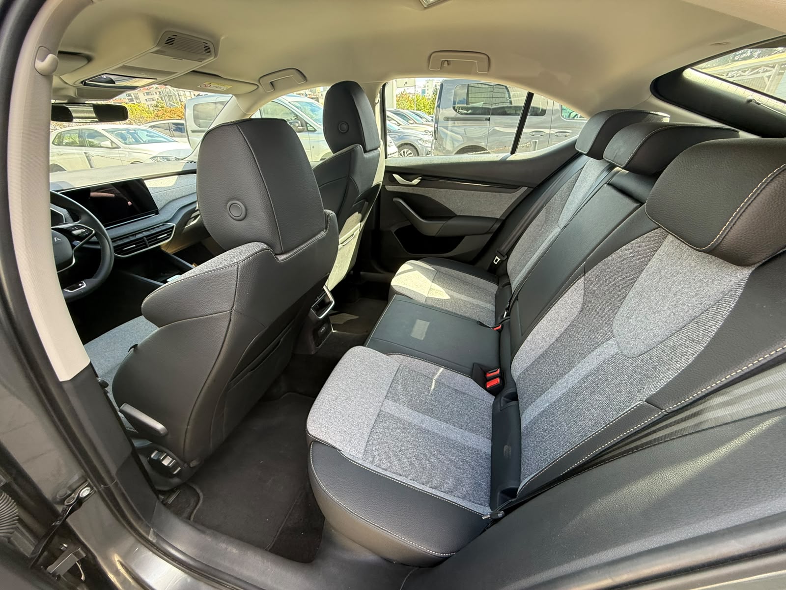 EREL 2.EL'DEN 2025 SKODA OCTAVİA 1.5 MHEV 150 PS BOYASIZ